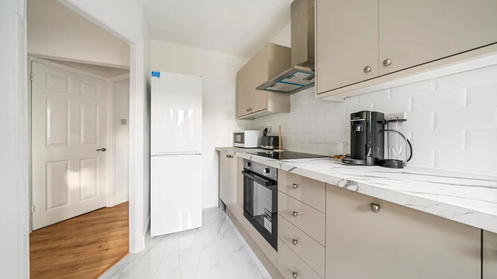 Apartment 2 Bed Luxury Parking And Garden - Close To Heathrow London