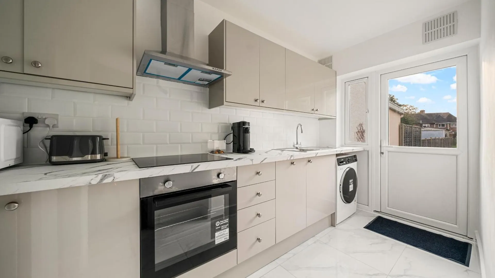 2 Bed Luxury Parking And Garden - Close To Heathrow London