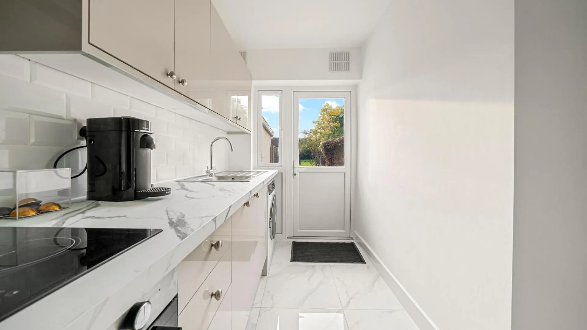 2 Bed Luxury Parking And Garden - Close To Heathrow London