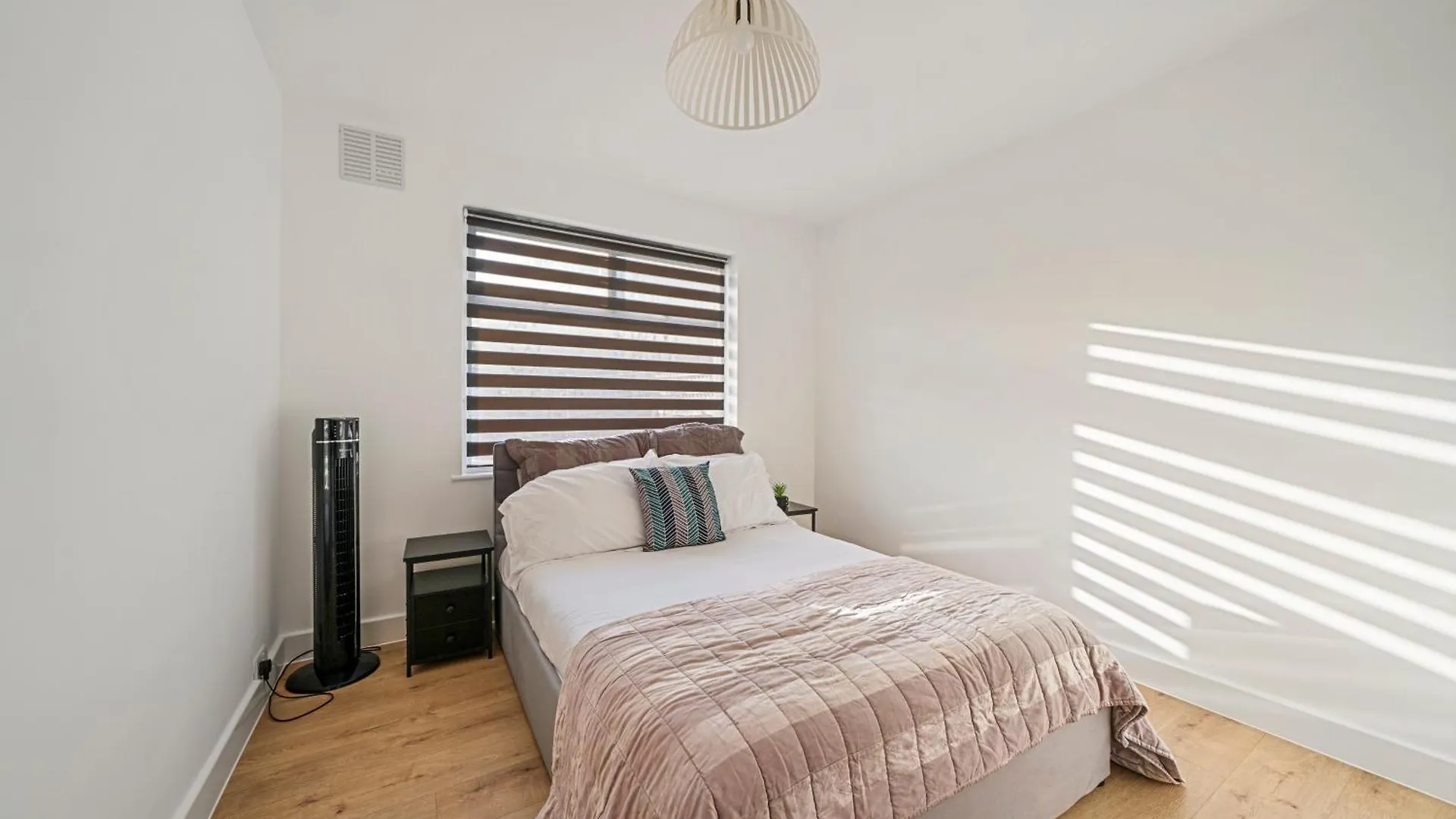2 Bed Luxury Parking And Garden - Close To Heathrow London 0*,